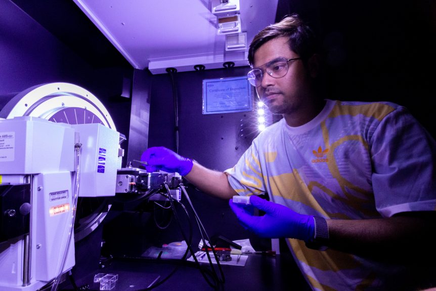 Student researcher works in the OEM Lab at Nanotech West Lab.