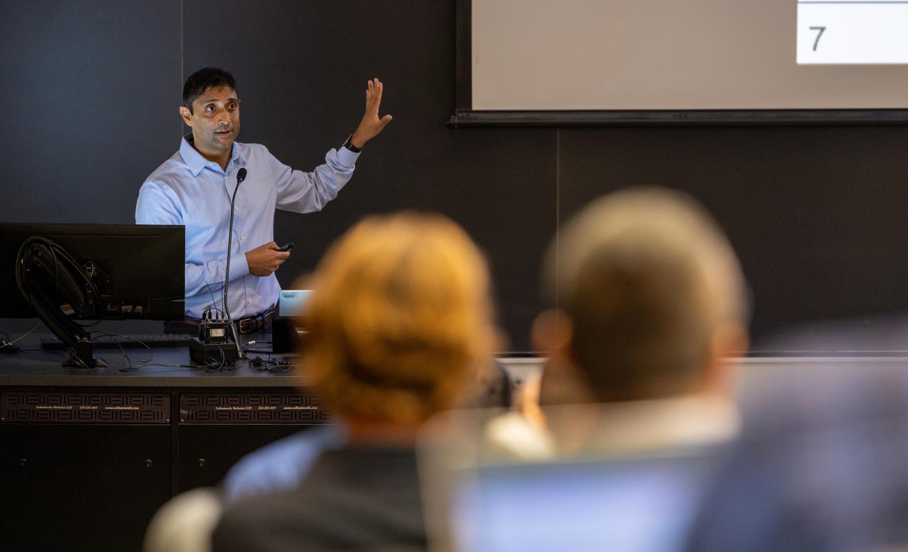 Prof. Siddharth Rajan presents a talk at GOX 2024.