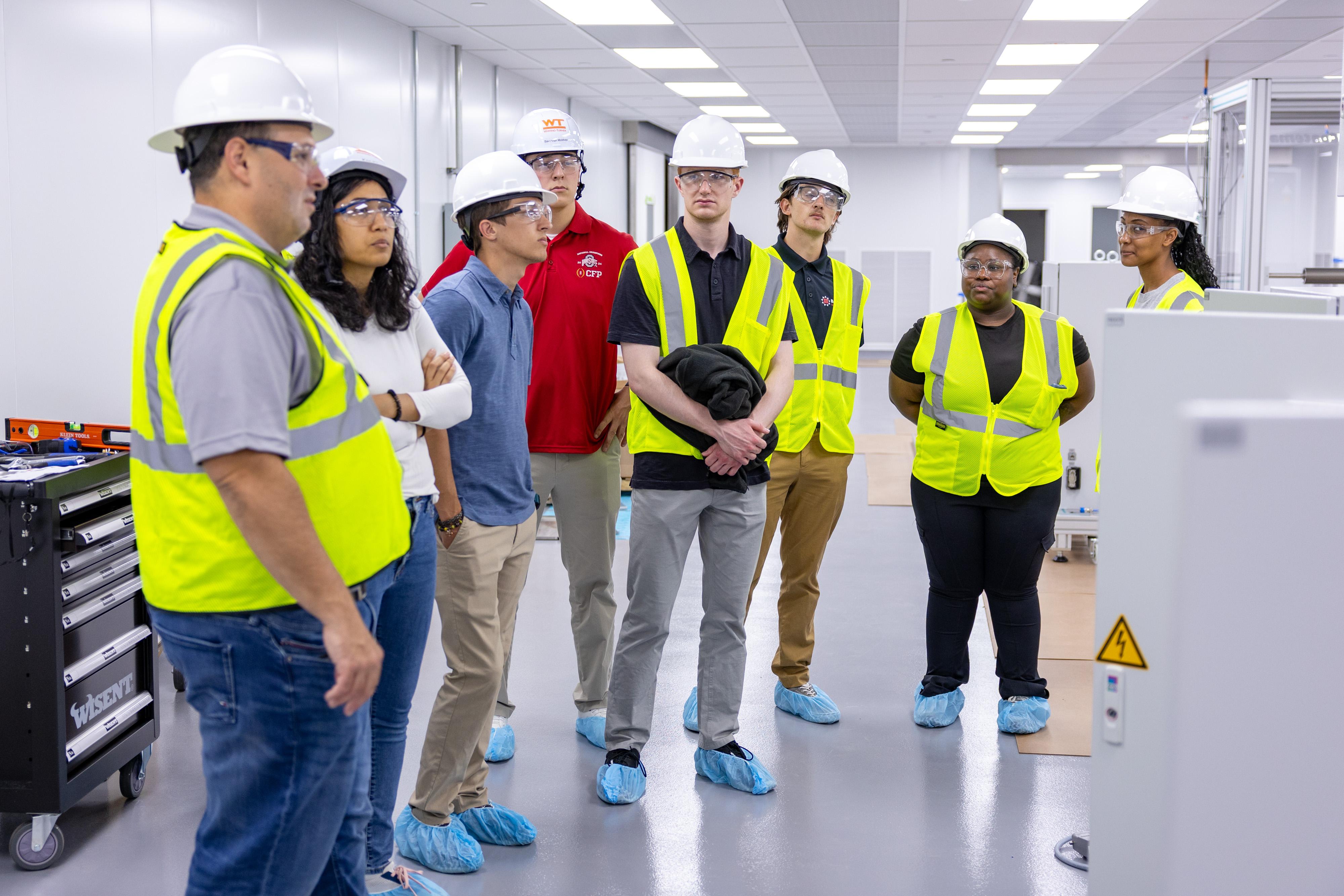 A group of interns from the BATTERI program at the Battery Cell R&D Center.