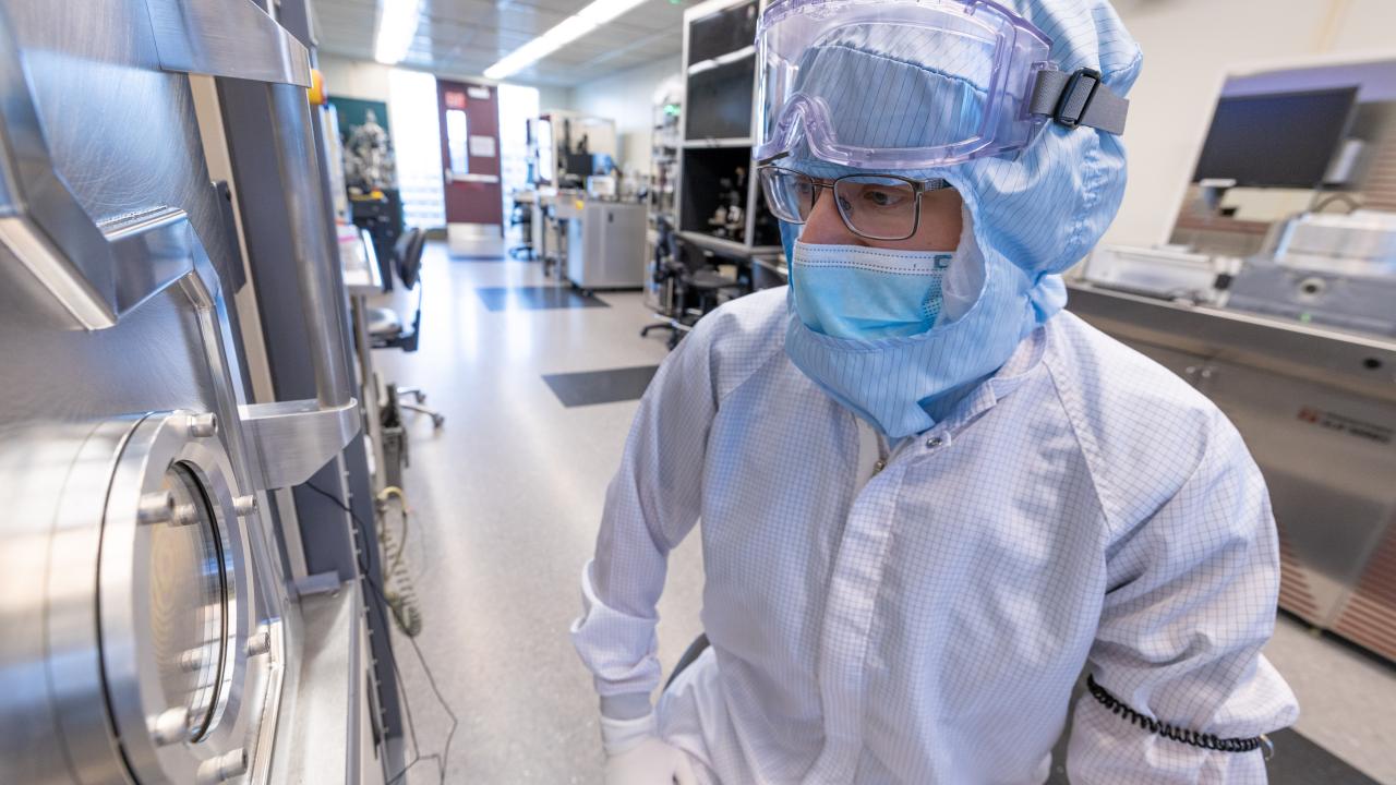 Chris Staudt working at Nanotech West Lab.